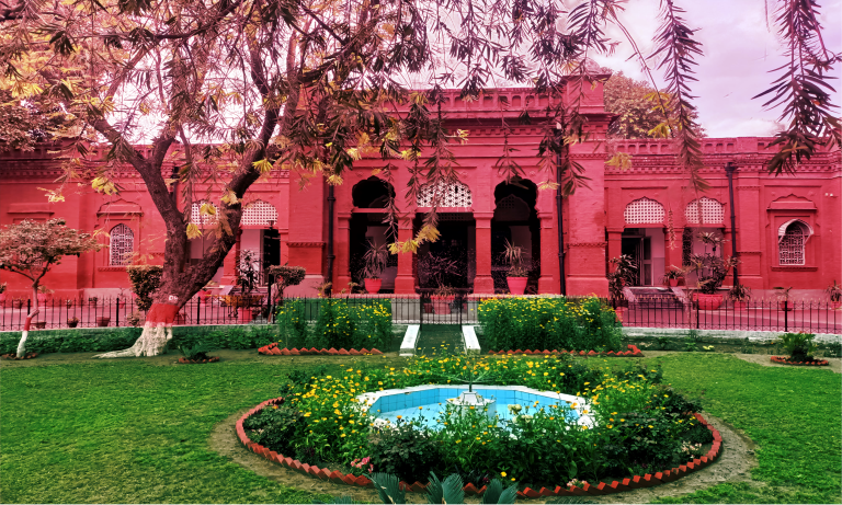 Queen Mary College Lahore building